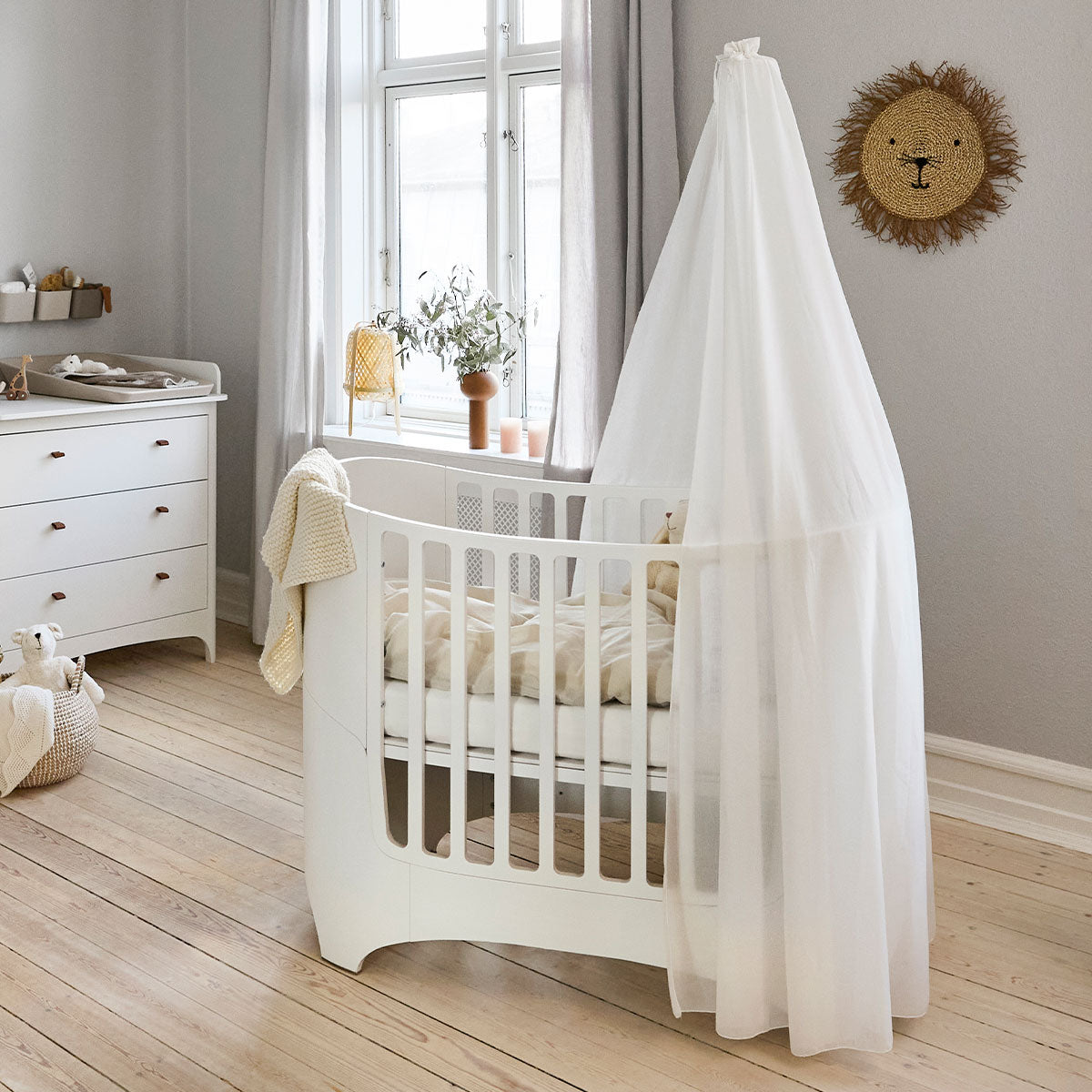 Leander Classic Cot Bed with Junior Kit – White