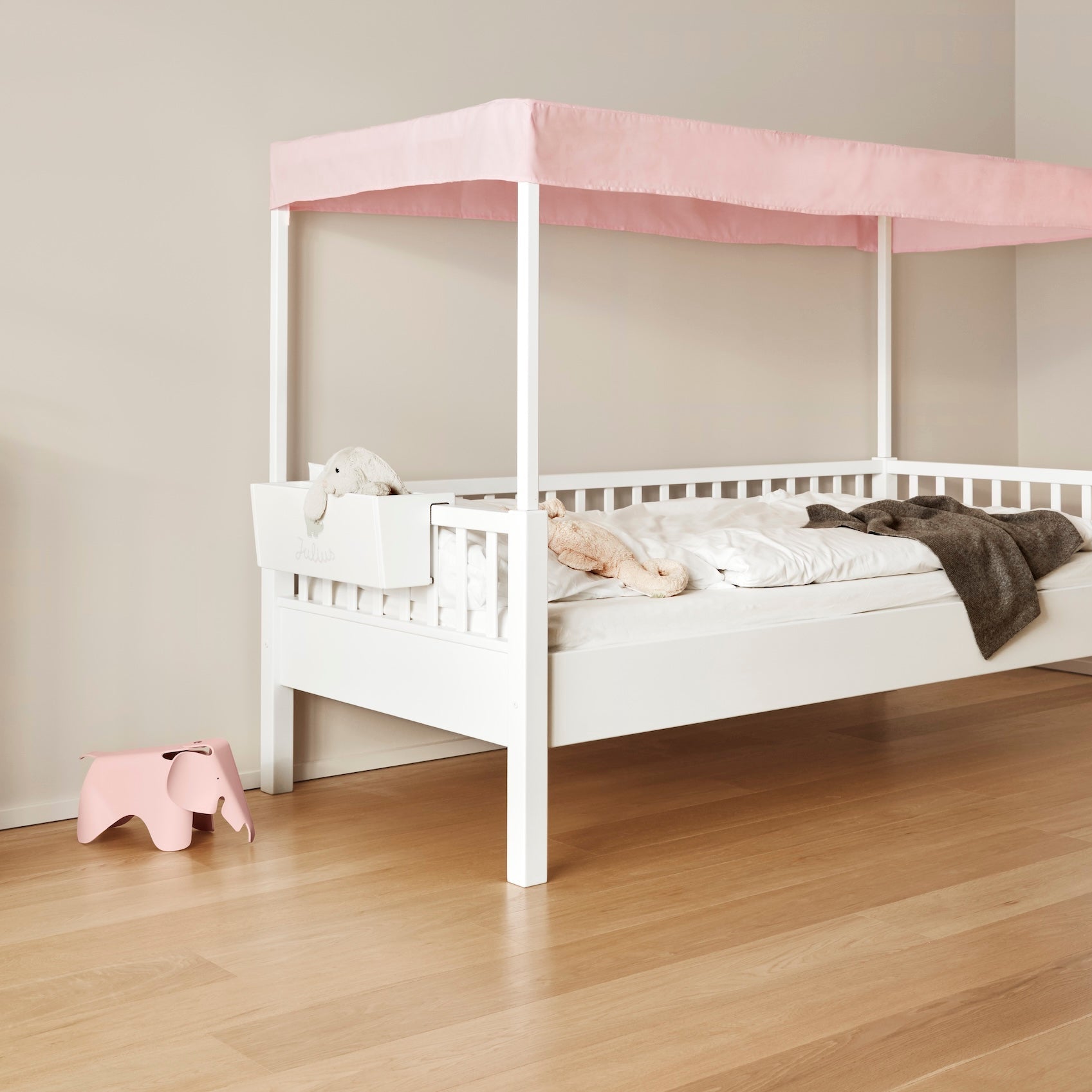 Isle of Dogs Design Canopy Bed in White