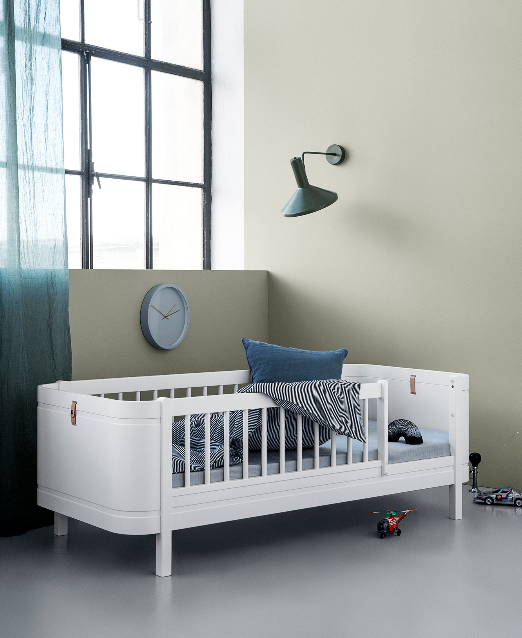 Oliver Furniture Mini+ Low Bunk Bed to 2 Junior Beds in White