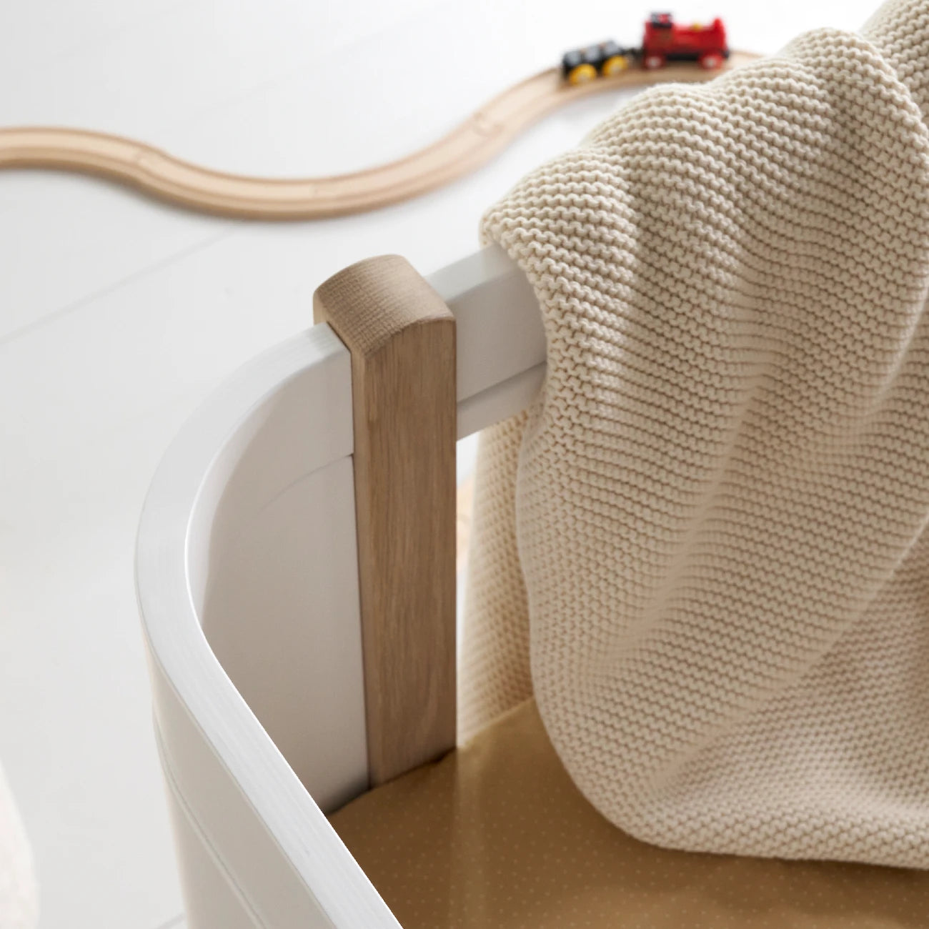 Oliver Furniture Wood Mini+ Cot Bed in White Oak Including Junior Kit