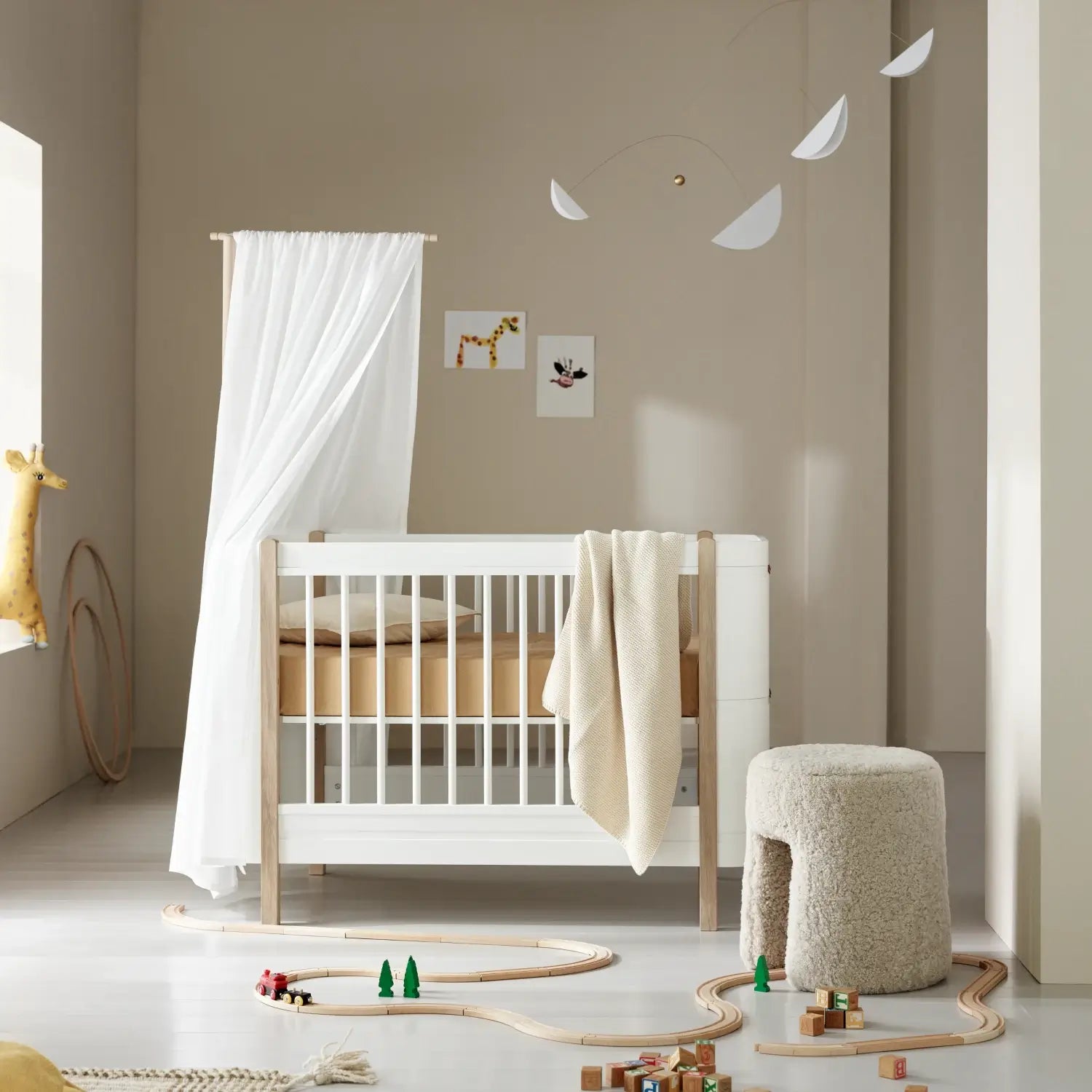 Oliver Furniture Holder for Wood Mini+ Bed Canopy & mobile in Oak