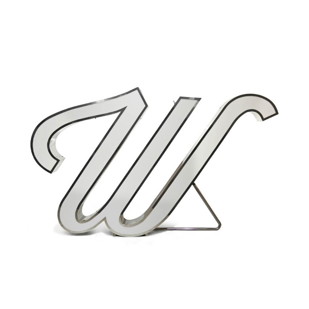Circu Letter W Graphic Floor Lamp